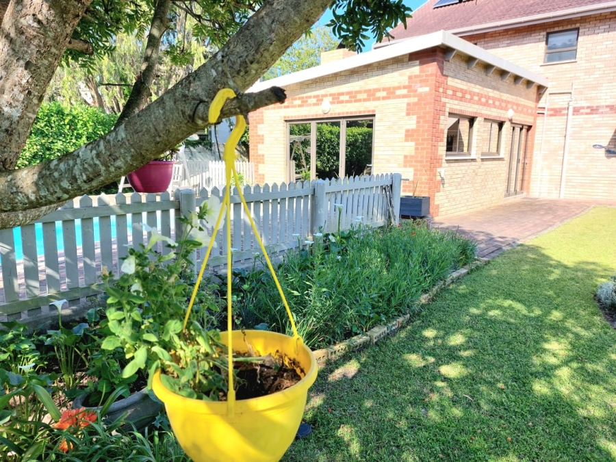 5 Bedroom Property for Sale in The Island Western Cape